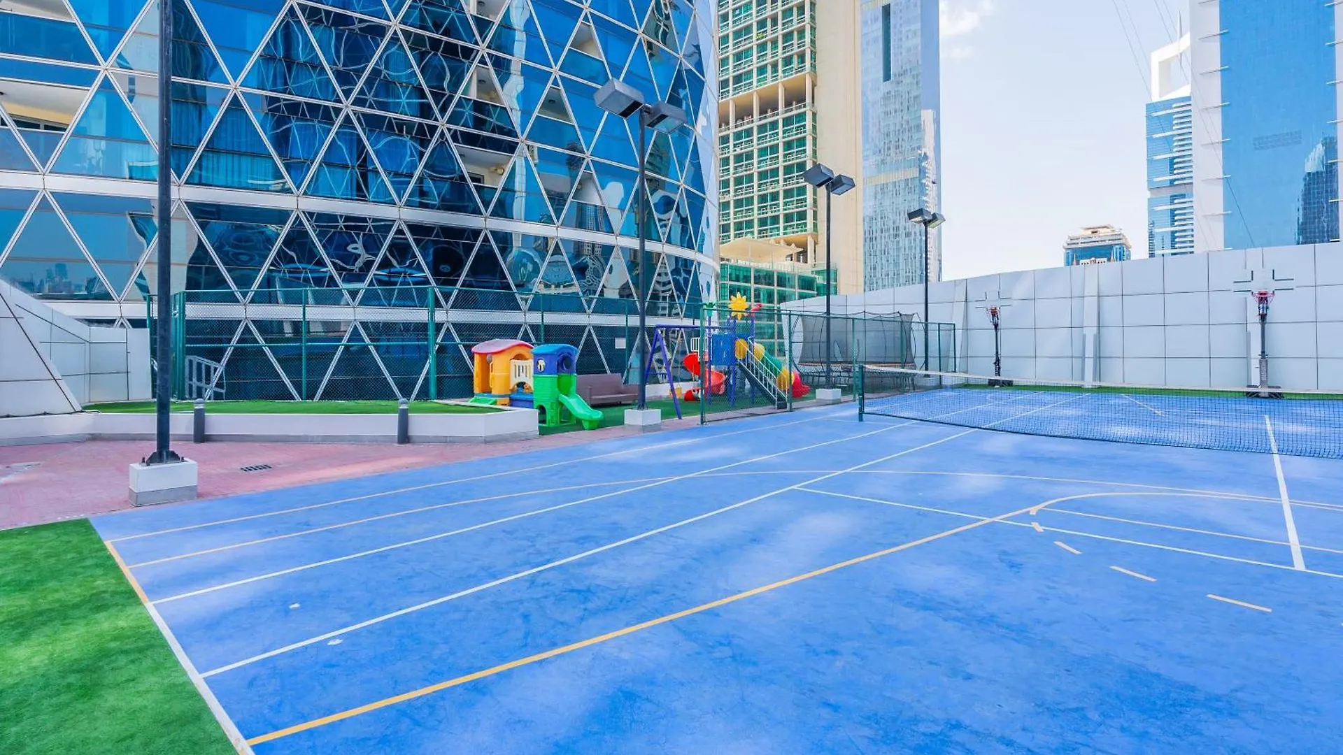 Apartment Luxury Spacious Condo In The Iconic Park Towers Dubai United Arab Emirates